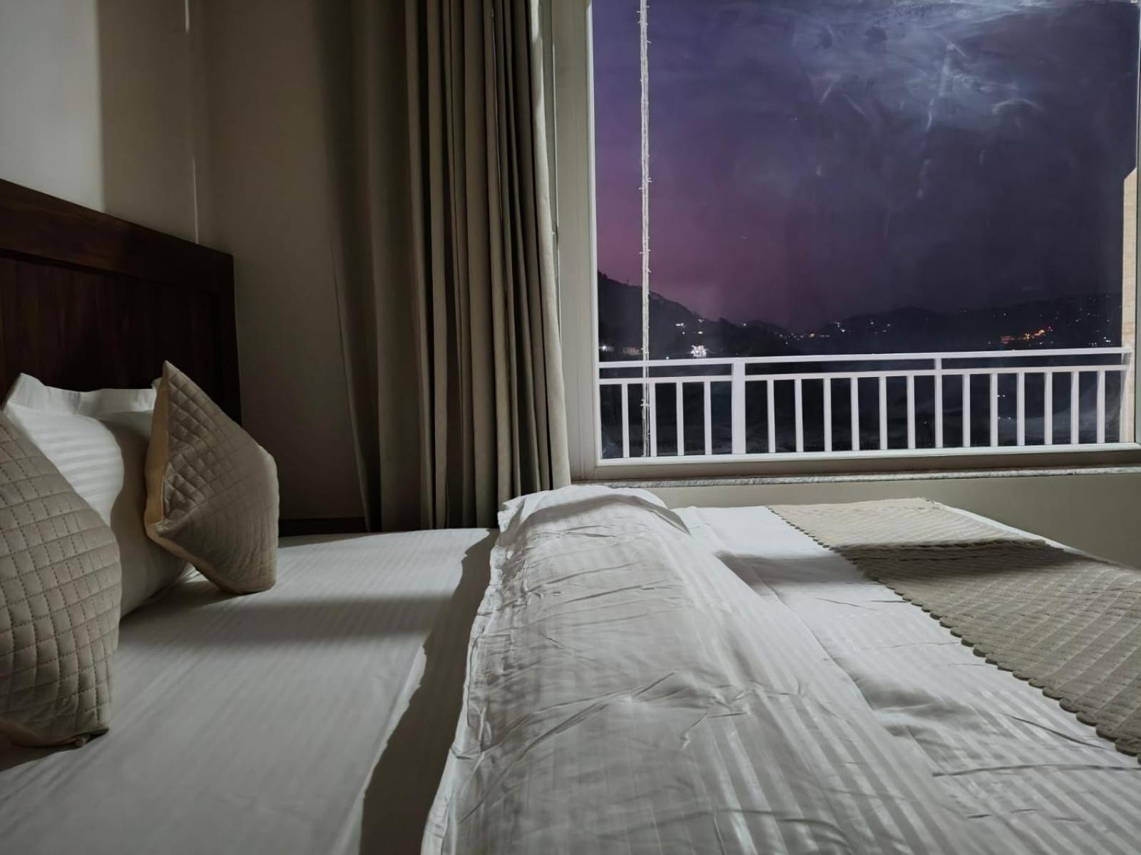 Mountain Shadow Hotel Kasauli Eksteriør billede